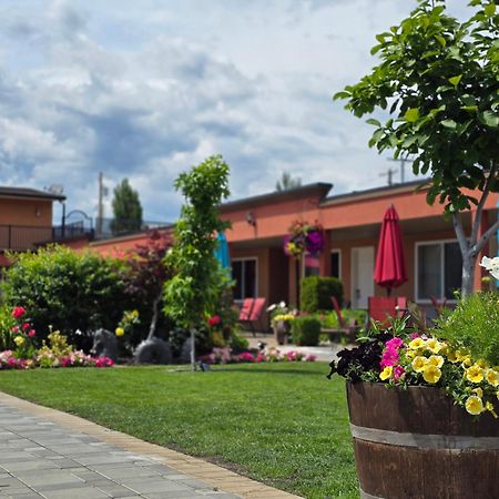 Sahara Courtyard Inn & Suites Osoyoos Dış mekan fotoğraf