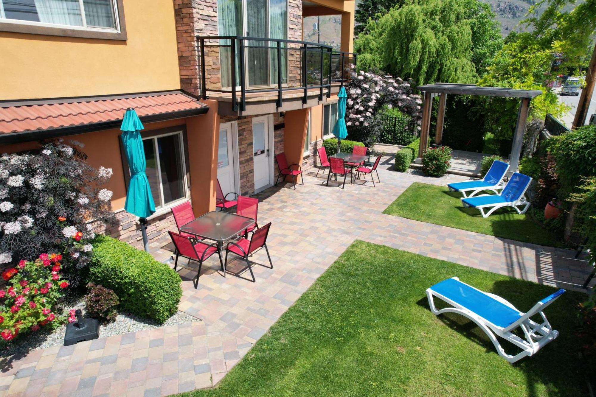 Sahara Courtyard Inn & Suites Osoyoos Dış mekan fotoğraf