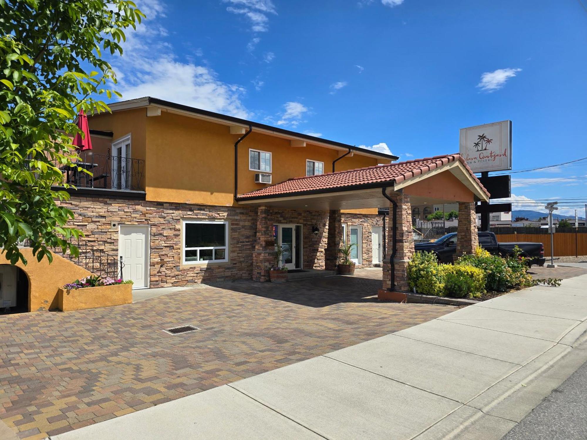Sahara Courtyard Inn & Suites Osoyoos Dış mekan fotoğraf