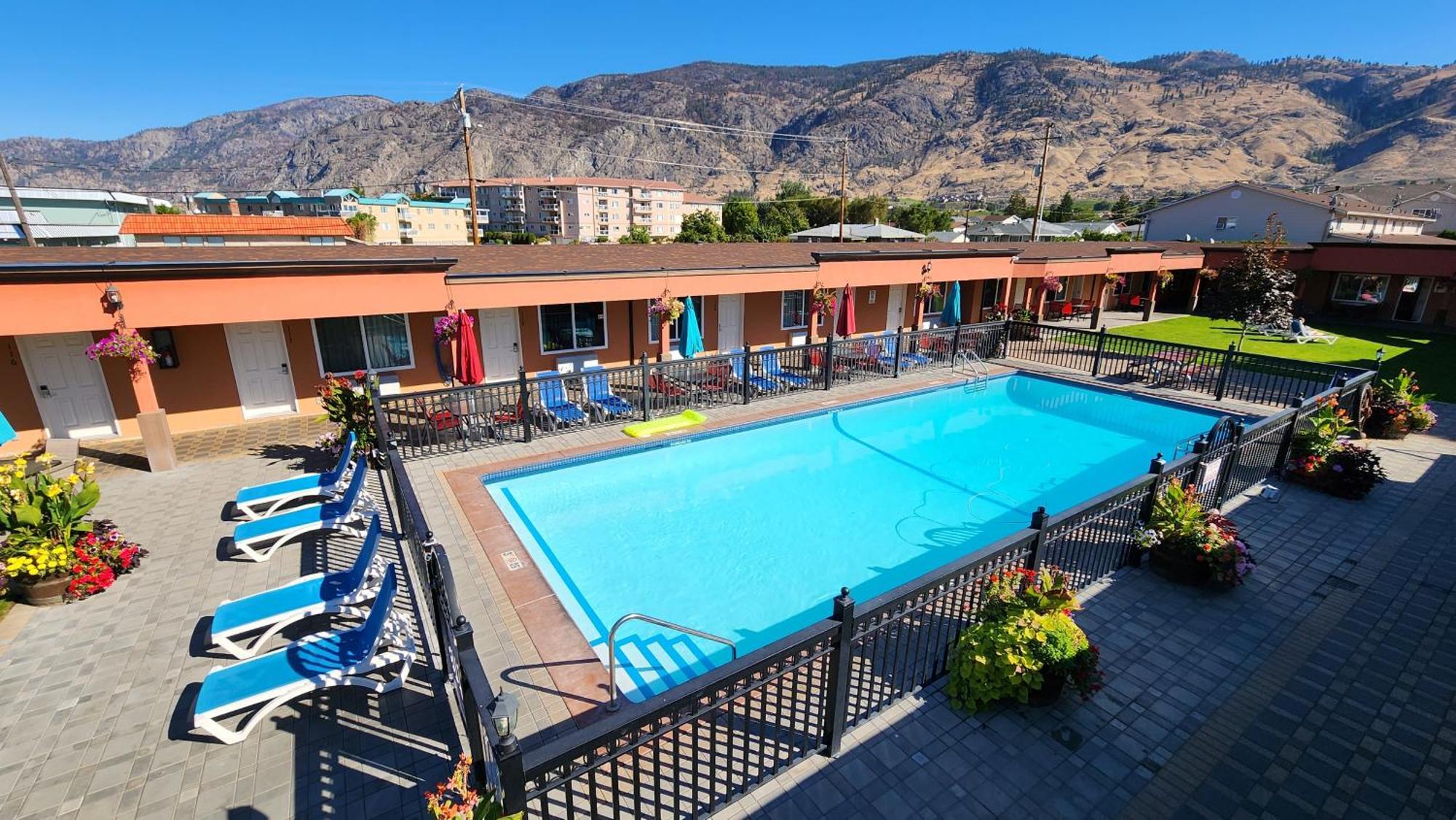 Sahara Courtyard Inn & Suites Osoyoos Dış mekan fotoğraf
