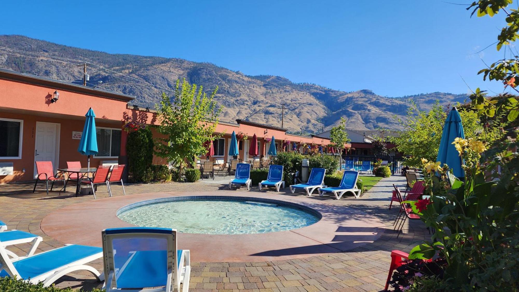 Sahara Courtyard Inn & Suites Osoyoos Dış mekan fotoğraf