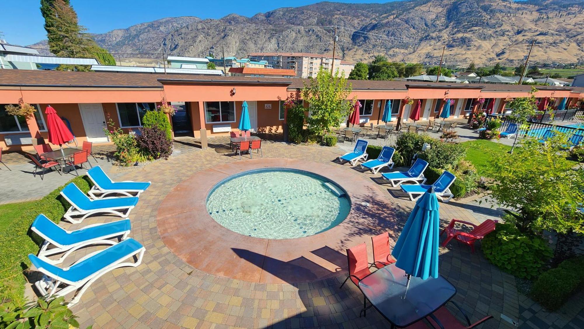 Sahara Courtyard Inn & Suites Osoyoos Dış mekan fotoğraf
