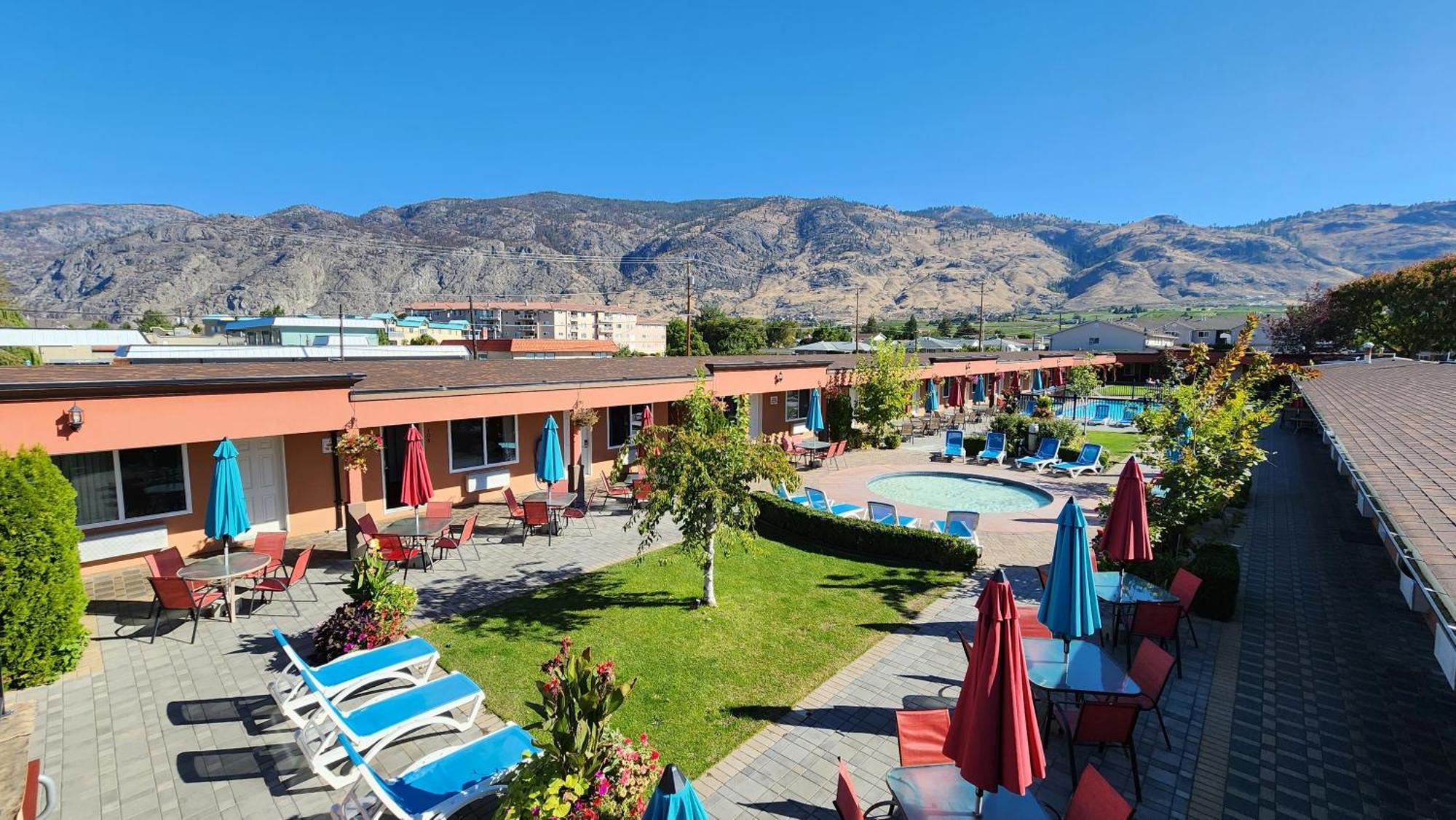Sahara Courtyard Inn & Suites Osoyoos Dış mekan fotoğraf