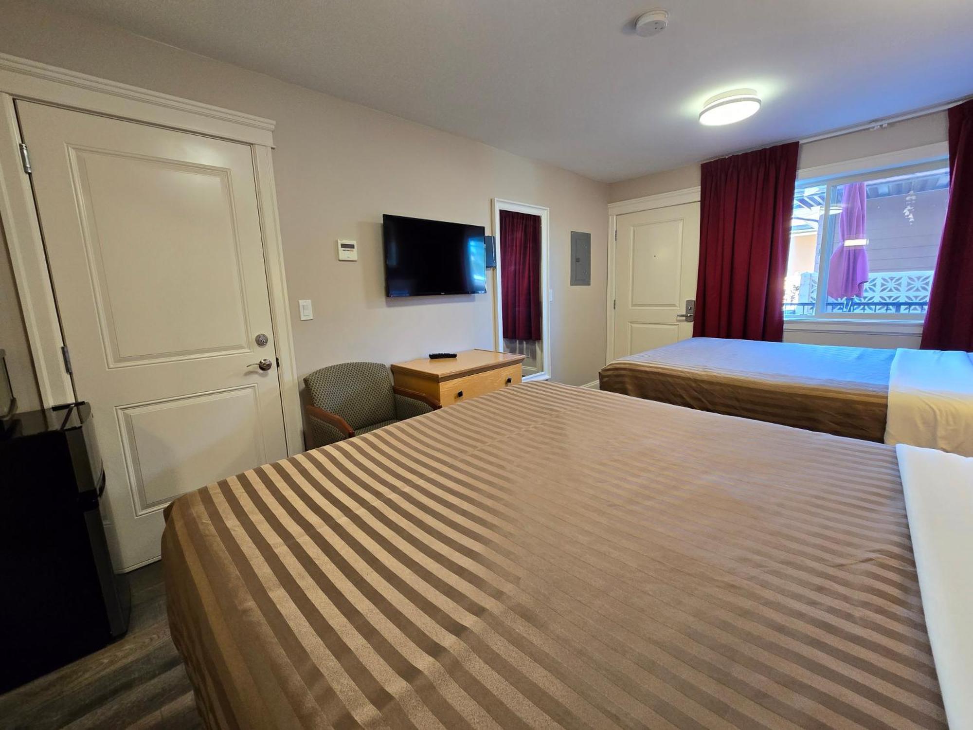 Sahara Courtyard Inn & Suites Osoyoos Dış mekan fotoğraf