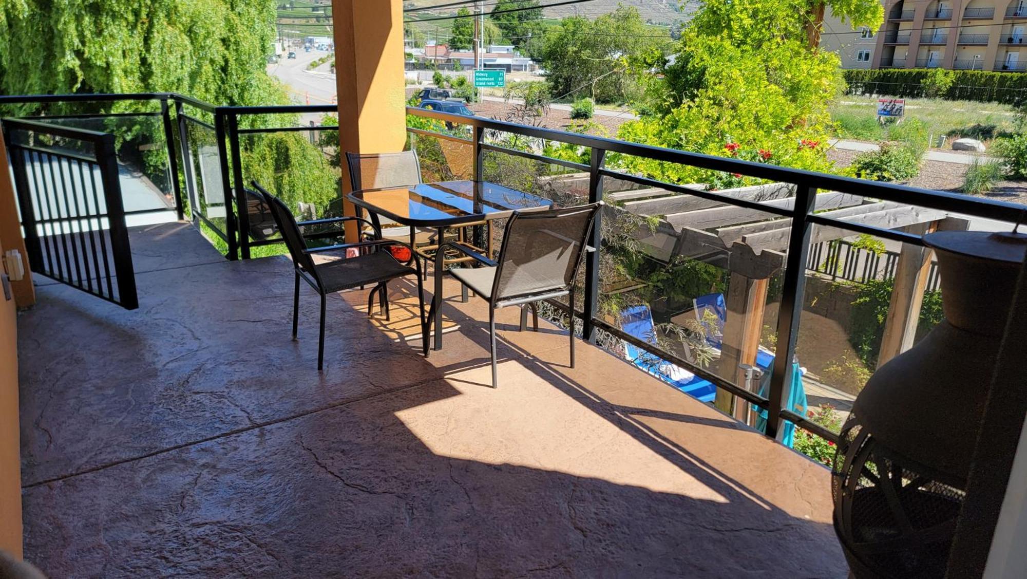 Sahara Courtyard Inn & Suites Osoyoos Dış mekan fotoğraf