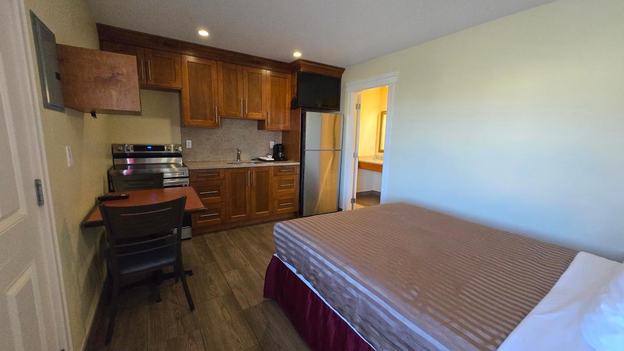 Sahara Courtyard Inn & Suites Osoyoos Dış mekan fotoğraf