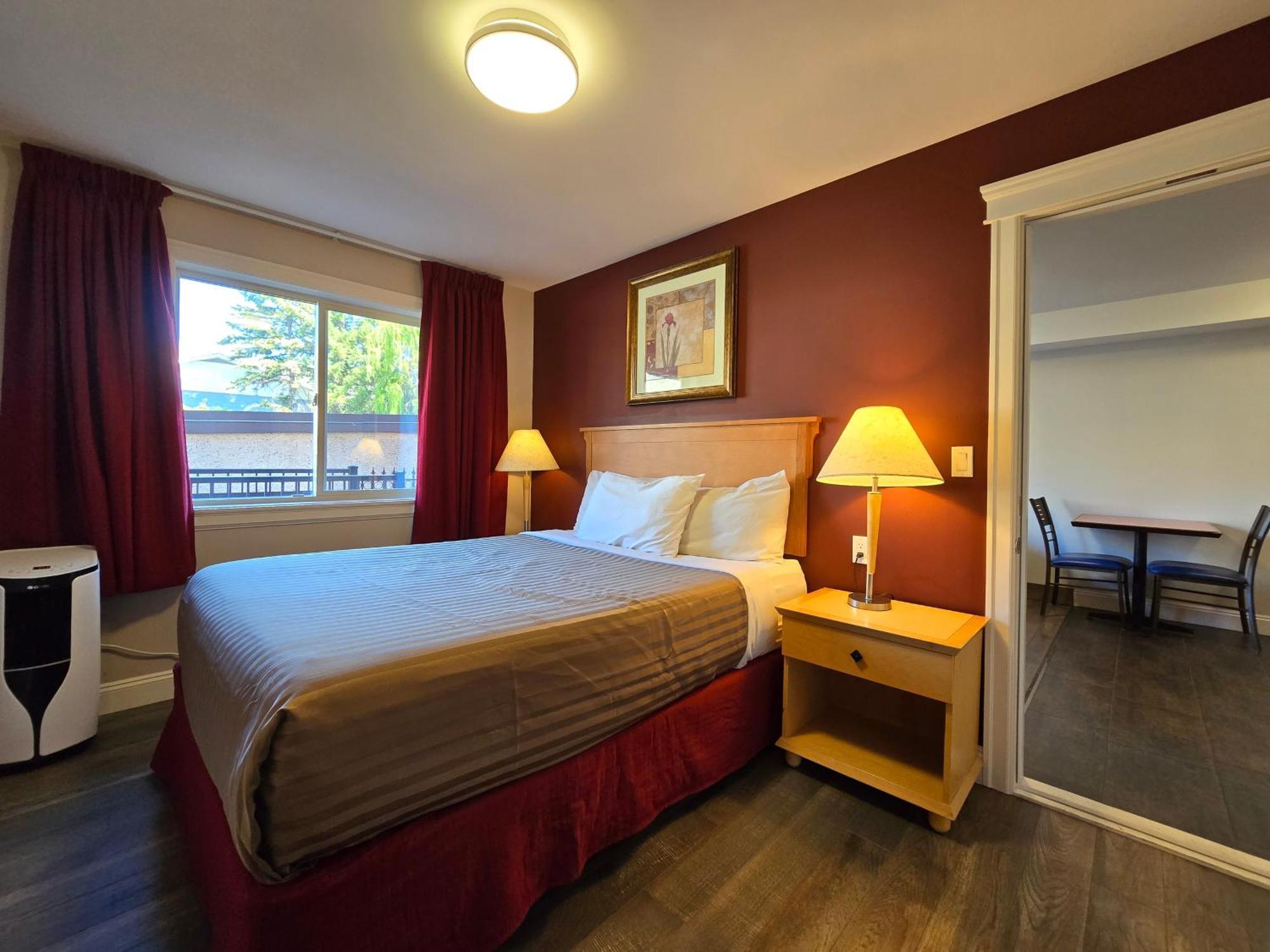 Sahara Courtyard Inn & Suites Osoyoos Dış mekan fotoğraf