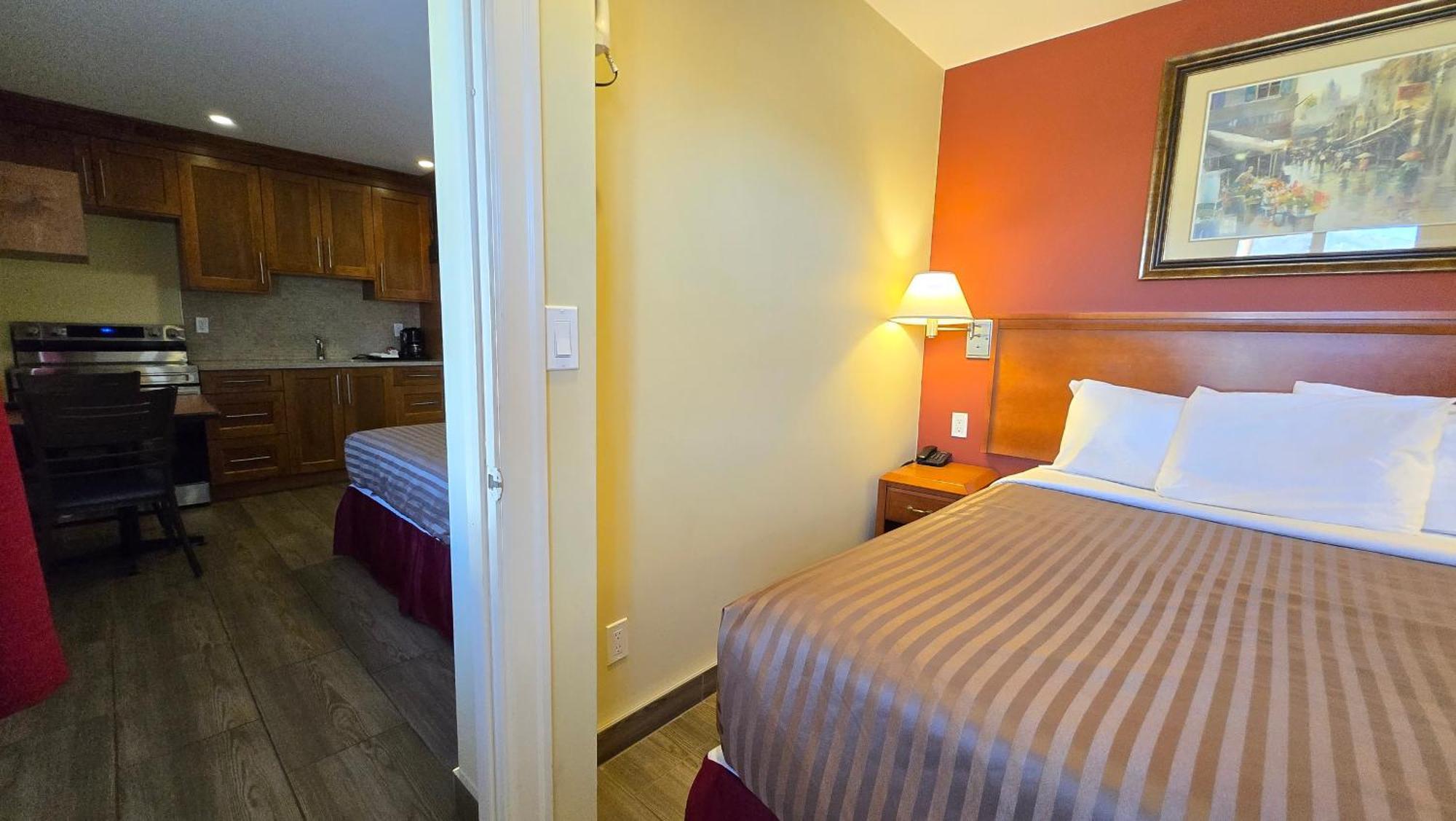 Sahara Courtyard Inn & Suites Osoyoos Dış mekan fotoğraf