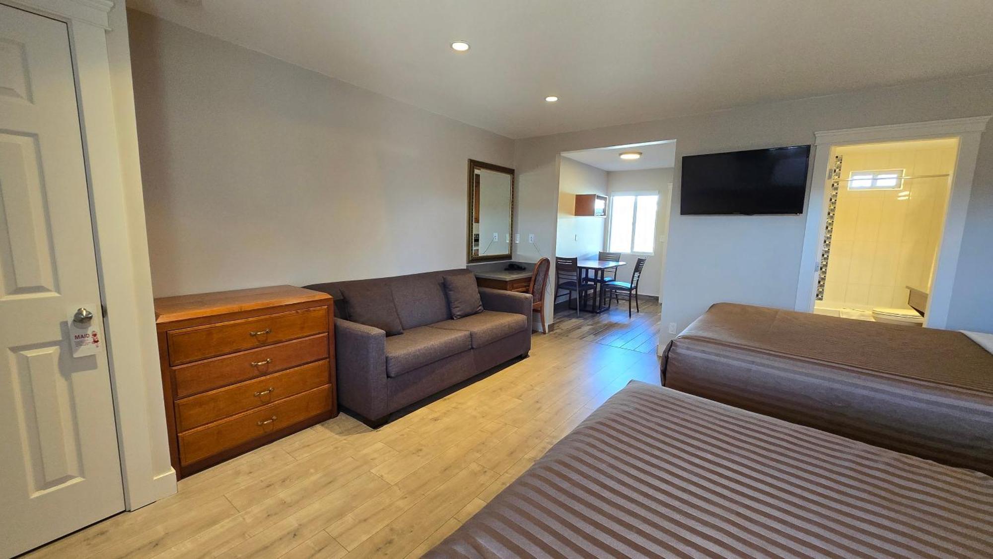 Sahara Courtyard Inn & Suites Osoyoos Dış mekan fotoğraf