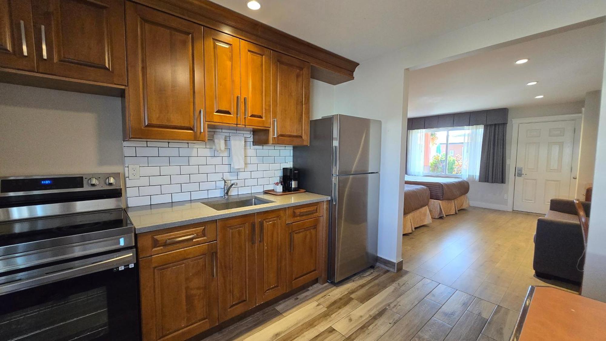 Sahara Courtyard Inn & Suites Osoyoos Dış mekan fotoğraf