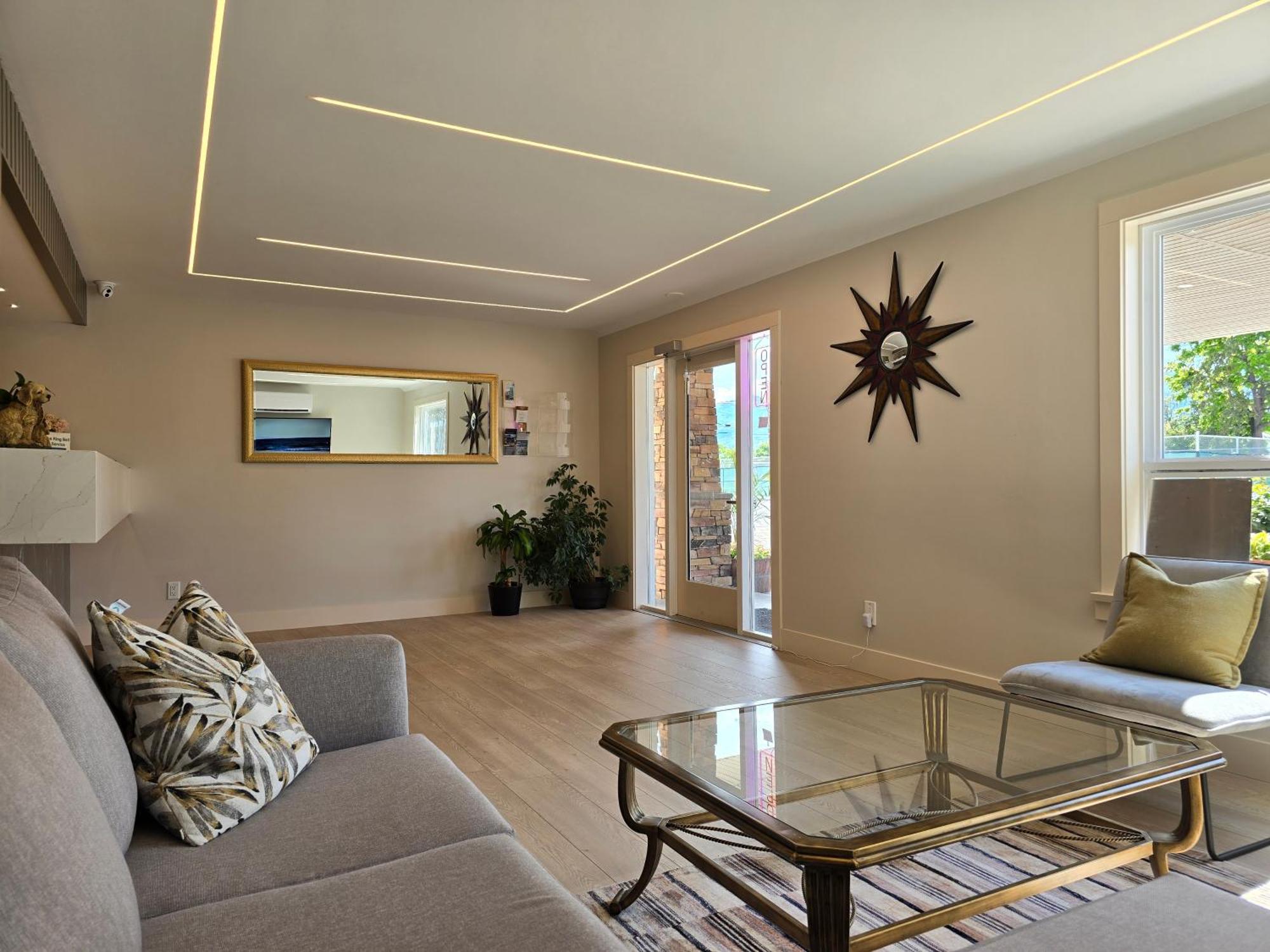 Sahara Courtyard Inn & Suites Osoyoos Dış mekan fotoğraf