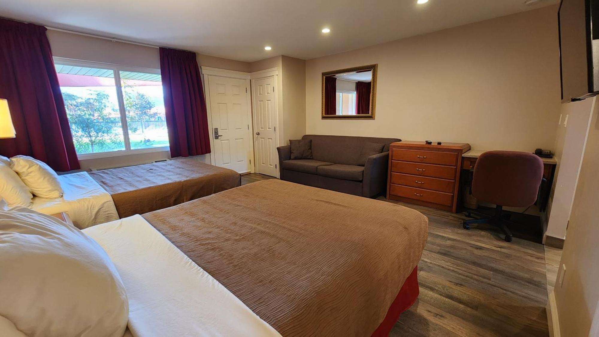 Sahara Courtyard Inn & Suites Osoyoos Dış mekan fotoğraf