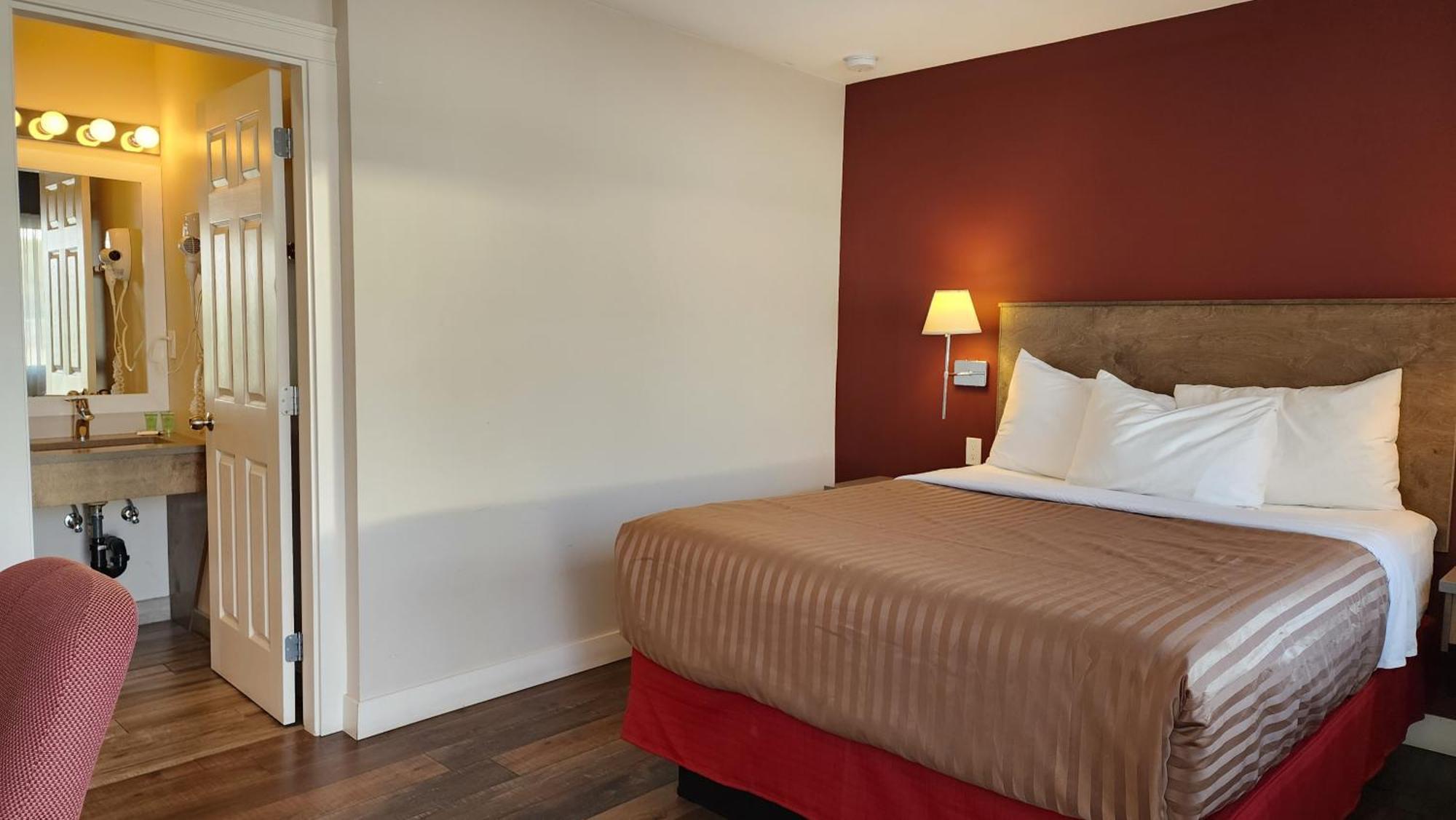 Sahara Courtyard Inn & Suites Osoyoos Dış mekan fotoğraf